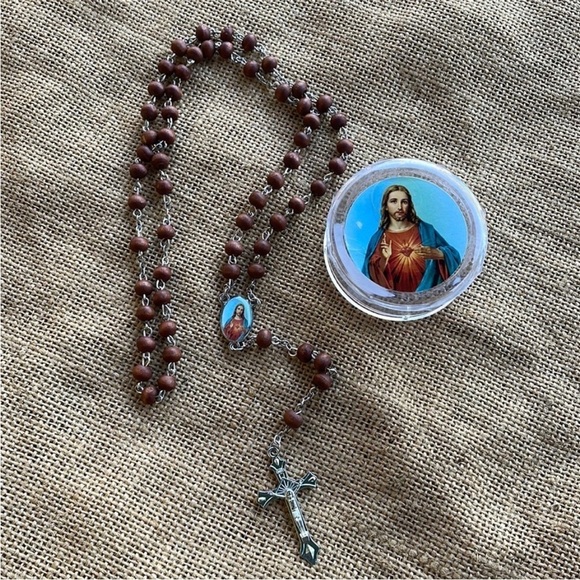 Rosary sacred Heart wooden rosary New In Box - Picture 3 of 5